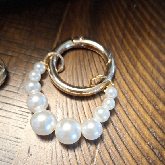 Seashell And Pearl Bag Charms - Picture 5 of 8